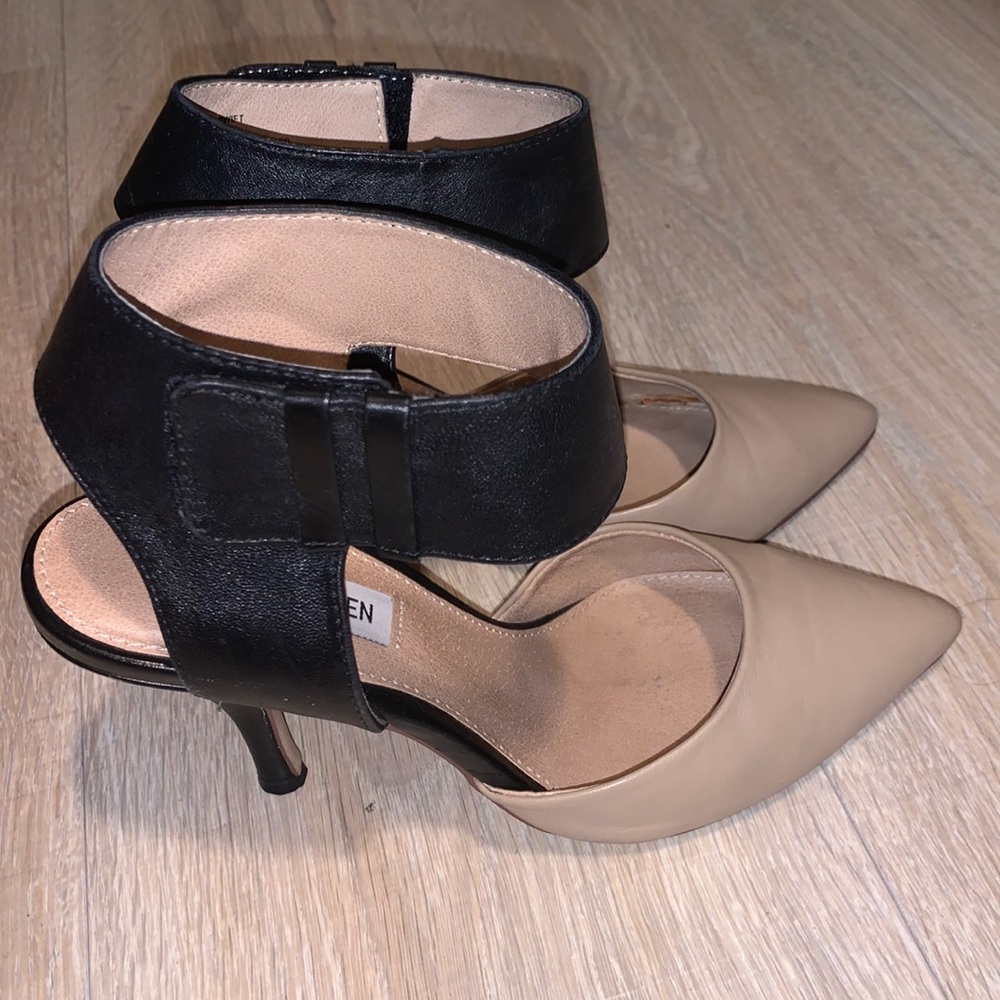Steve Madden Swift black beige leather ankle strap heels